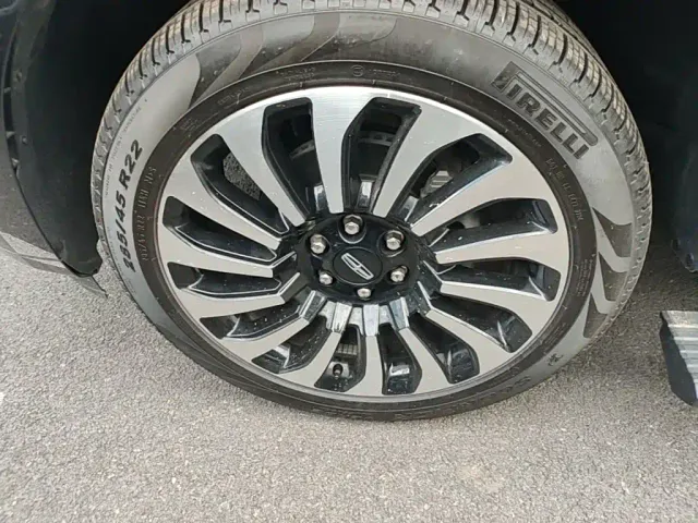Lincoln Navigator — Фото автомобиля 22