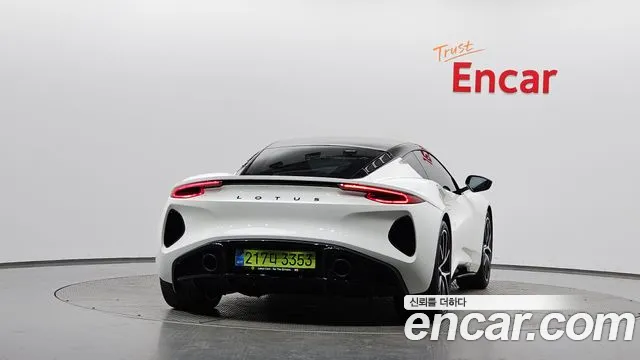 Lotus Emira — Фото автомобиля 4