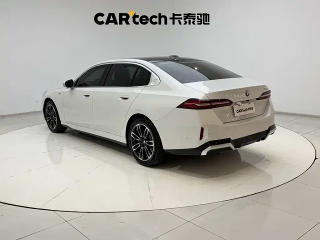 BMW 5 Series — Фото автомобиля 7