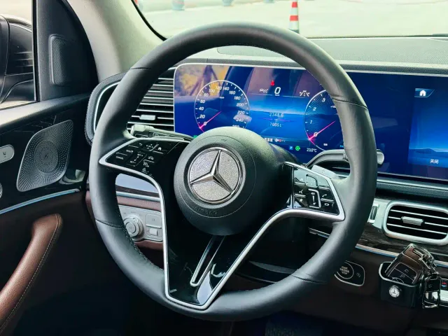 Mercedes-Benz GLE-Class — Фото автомобиля 18