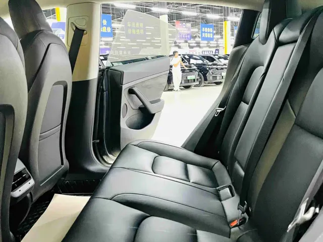 Tesla Model 3 — Фото автомобиля 8