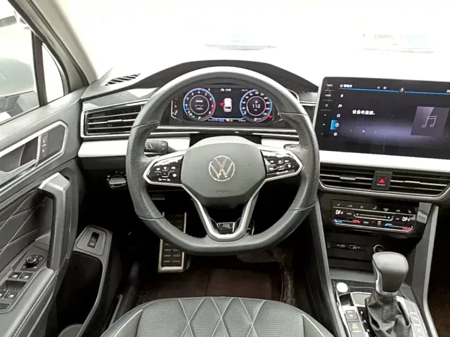 Volkswagen Tiguan L — Фото автомобиля 10
