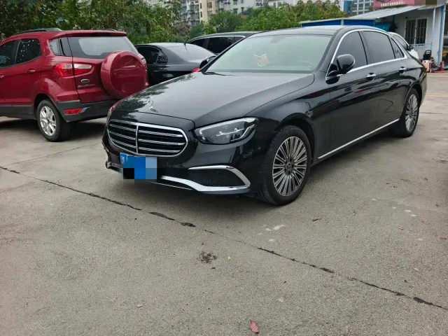 Фотография автомобиля — Mercedes-Benz E-Class