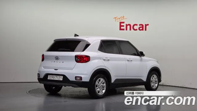 Hyundai Venue — Фото автомобиля 2