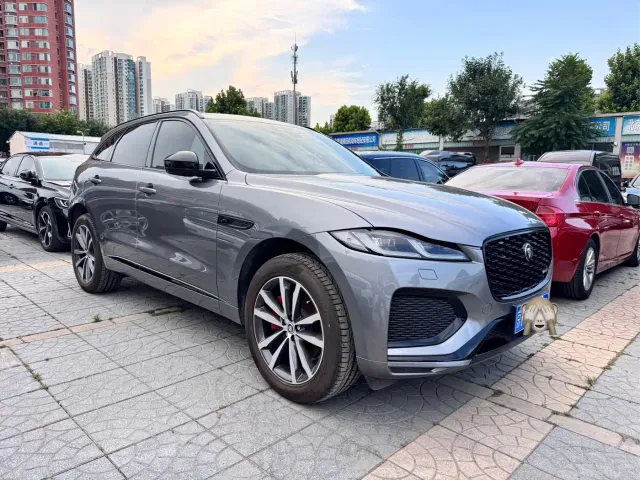 Jaguar F-Pace — Фото автомобиля 3