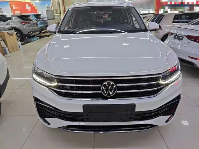 Volkswagen Tiguan L — Фото автомобиля 2