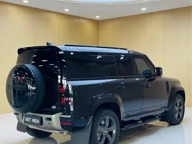 Land Rover Defender — Фото автомобиля 9