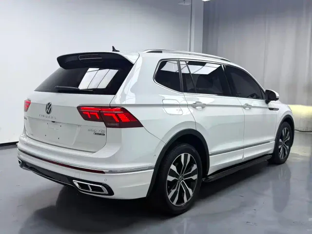 Volkswagen Tiguan L — Фото автомобиля 12