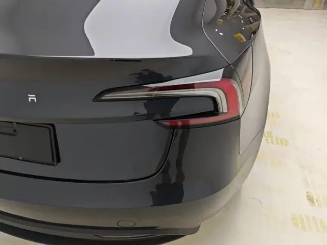 Tesla Model 3 — Фото автомобиля 7