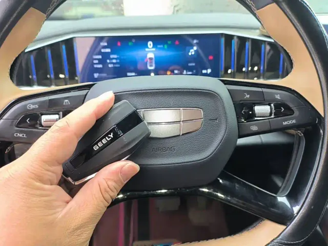 Geely Boyue L — Фото автомобиля 8