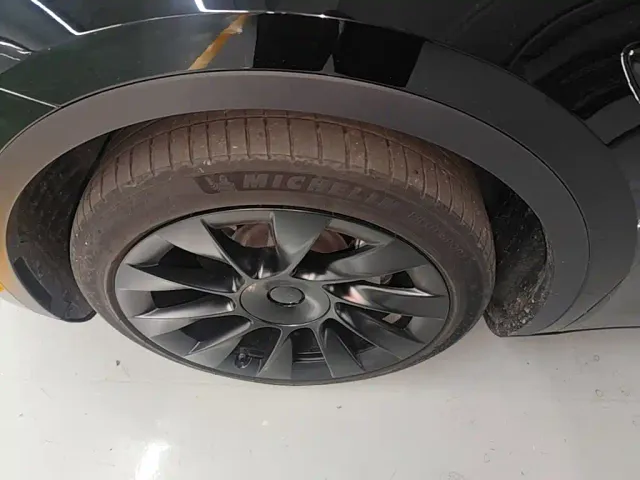 Tesla Model Y — Фото автомобиля 22