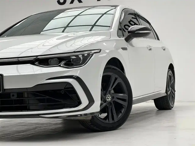 Volkswagen Golf — Фото автомобиля 5