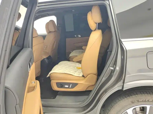 Li Auto ONE — Фото автомобиля 11