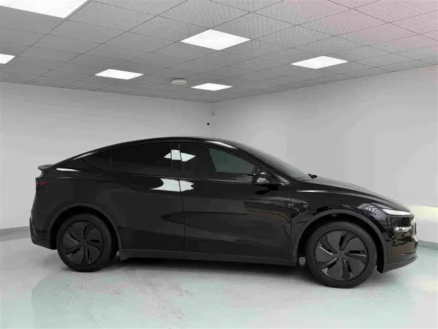 Tesla Model Y — Фото автомобиля 3