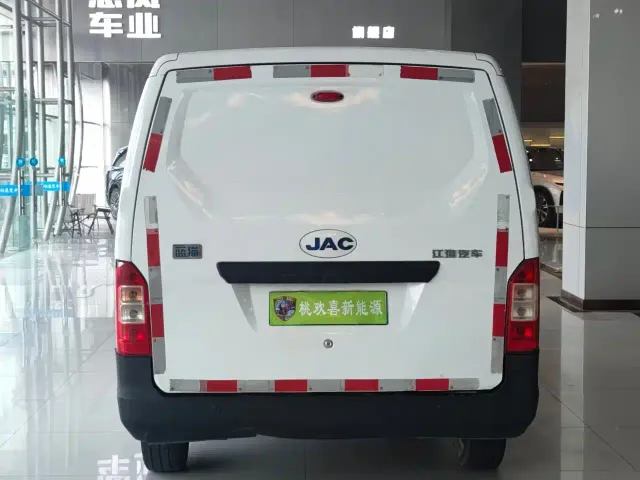 JAC Motors Blue Cat — Фото автомобиля 7