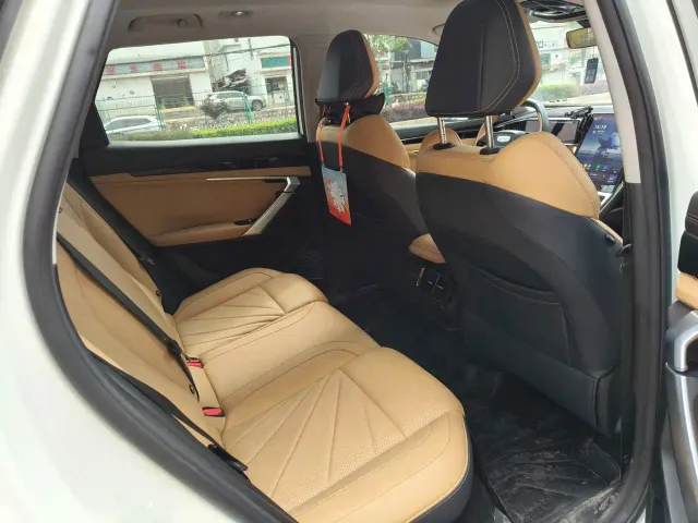 Geely Boyue L — Фото автомобиля 7