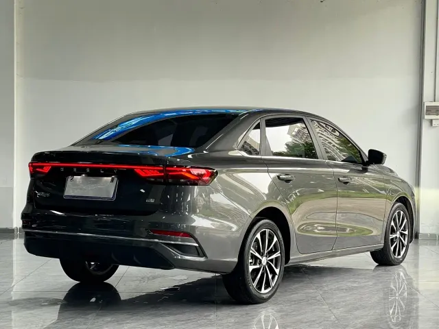 Geely Emgrand — Фото автомобиля 3