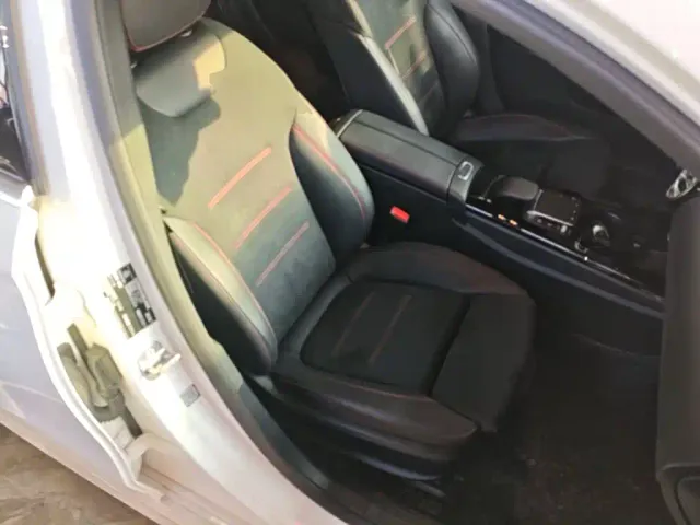 Mercedes-Benz A-Class — Фото автомобиля 24