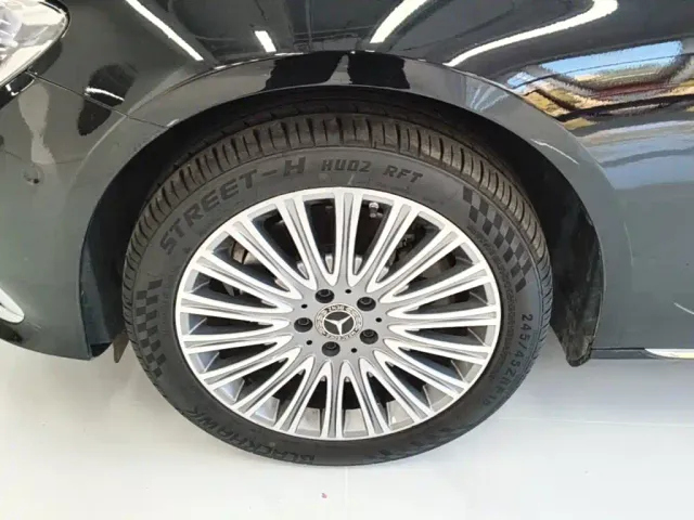 Mercedes-Benz E-Class — Фото автомобиля 22