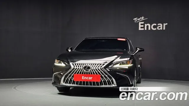 Lexus ES Generation 7 — Фото автомобиля 2