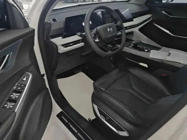 Changan CS75 Plus — Фото автомобиля 14