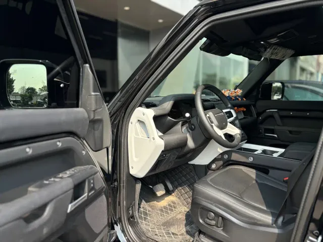 Land Rover Defender — Фото автомобиля 7