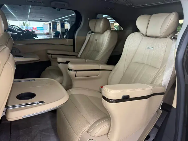 Toyota Sienna — Фото автомобиля 9