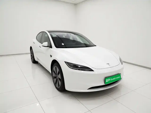 Tesla Model 3 — Фото автомобиля 3