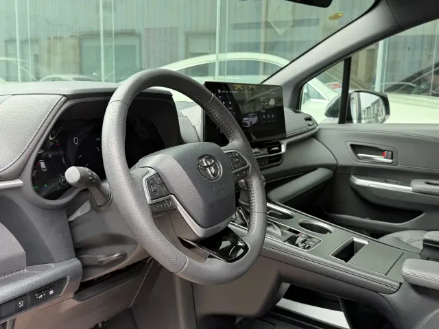 Toyota Sienna — Фото автомобиля 15