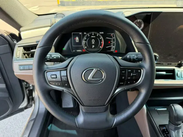 Lexus ES — Фото автомобиля 4