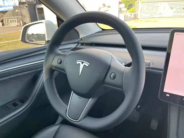 Tesla Model Y — Фото автомобиля 12
