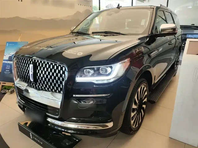 Фотография автомобиля — Lincoln Navigator