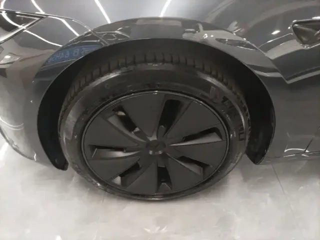 Tesla Model 3 — Фото автомобиля 22