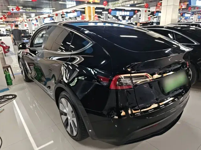 Tesla Model Y — Фото автомобиля 4