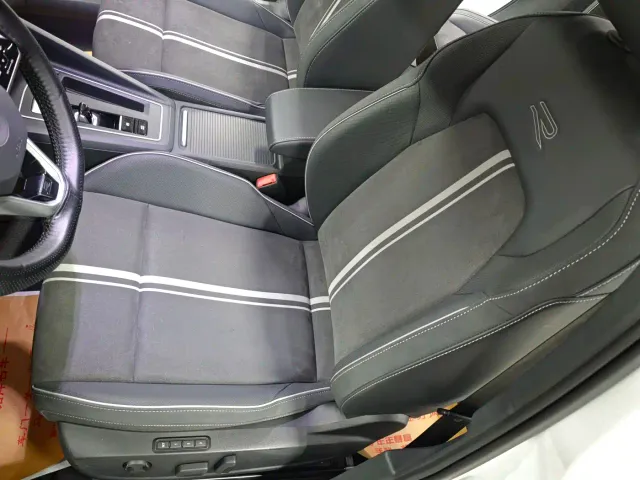Volkswagen Golf — Фото автомобиля 13