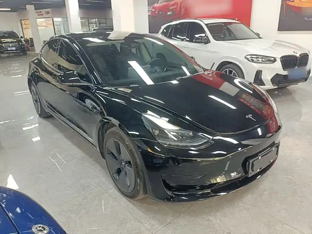 Tesla Model 3 — Фото автомобиля 3