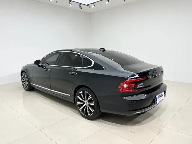 Volvo S90 — Фото автомобиля 4