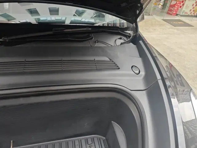 Tesla Model Y — Фото автомобиля 21