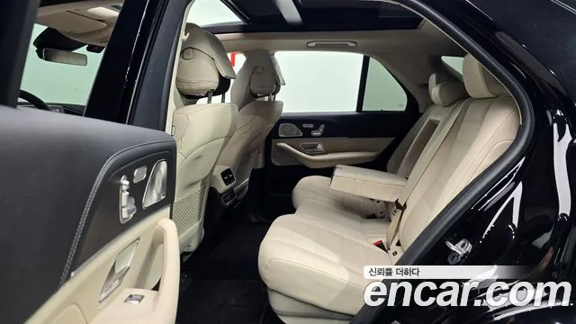 Mercedes-Benz GLE-Class — Фото автомобиля 12