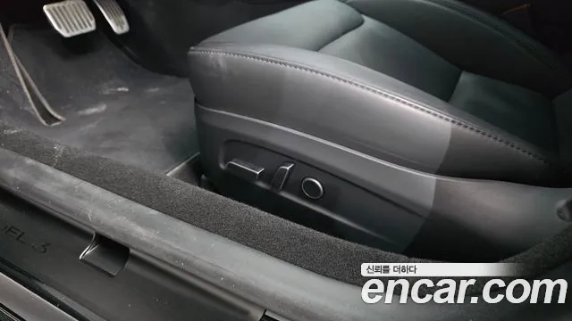 Tesla Model 3 — Фото автомобиля 28