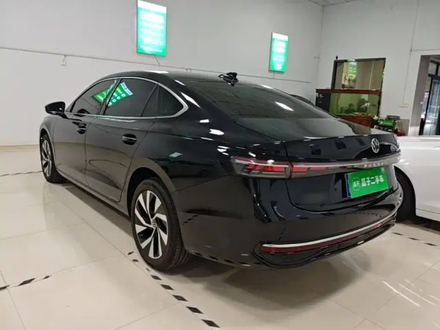 Volkswagen Passat — Фото автомобиля 4