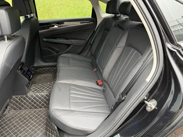 Volkswagen Passat — Фото автомобиля 12