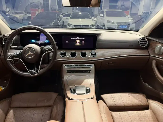 Mercedes-Benz E-Class — Фото автомобиля 6