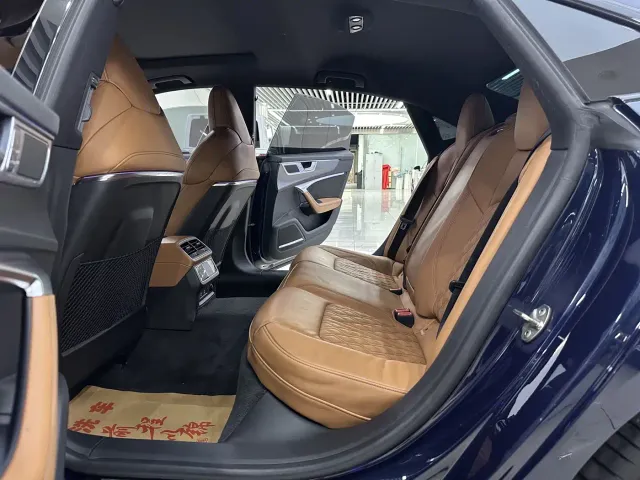 Audi A7L — Фото автомобиля 14