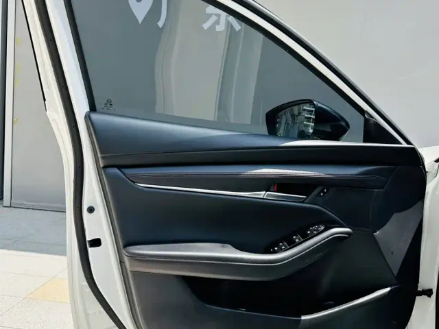 Mazda Axela — Фото автомобиля 20