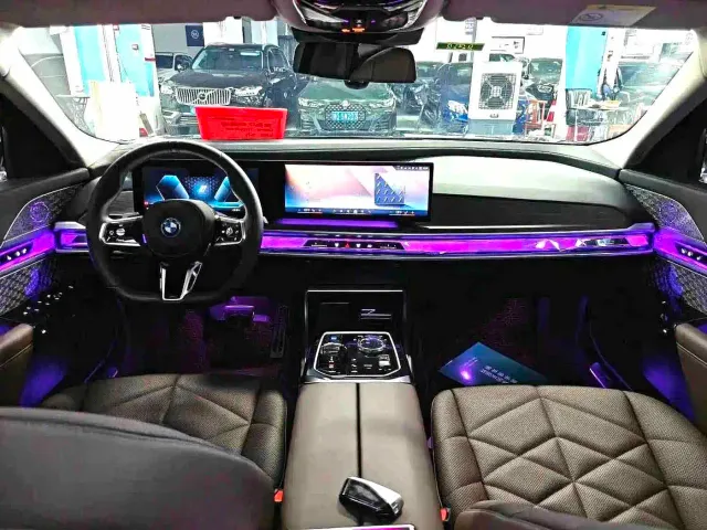 BMW i7 — Фото автомобиля 8