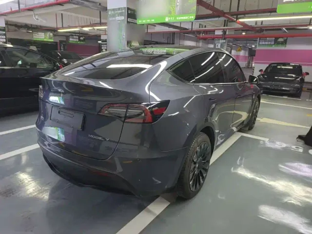 Tesla Model Y — Фото автомобиля 6