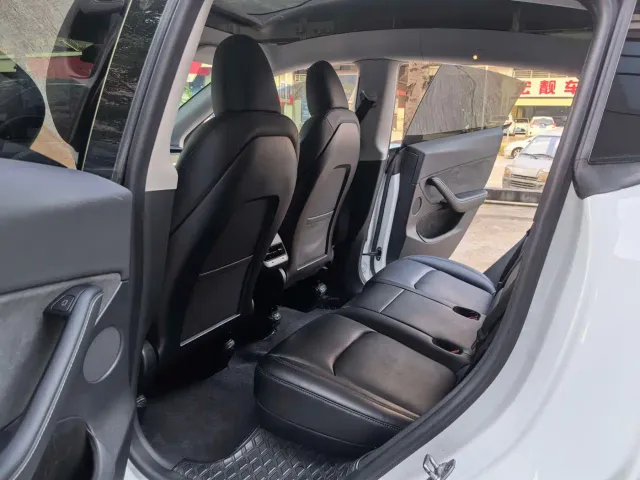 Tesla Model Y — Фото автомобиля 9