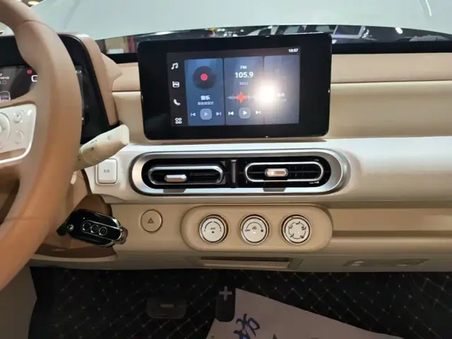 Wuling Hongguang Mini EV — Фото автомобиля 12