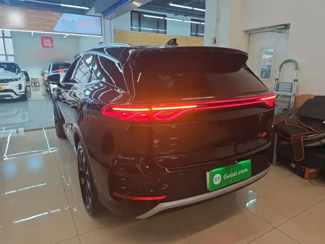BYD Tang — Фото автомобиля 4